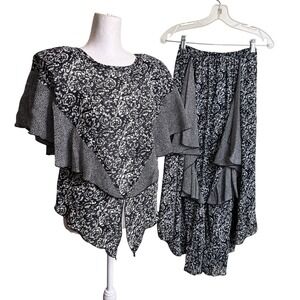 VTG Justine Women's Skirt Set Short Sleeve Ruffles Size 7/8 Floral Black/White